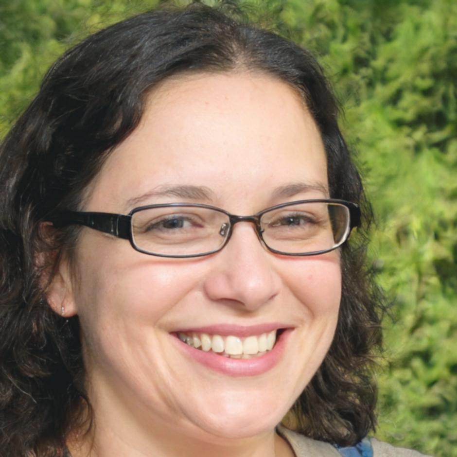 Annika Virtanen im Gespräch mit Kunden